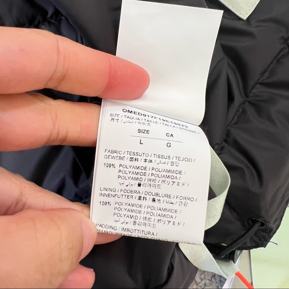 🎊HP!!🎉🖤 NWT🖤 OFF-WHITE Packable Hooded Puffer Jacket - Picture 14 of 16